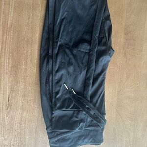 Halara black athletic leggings/joggers.